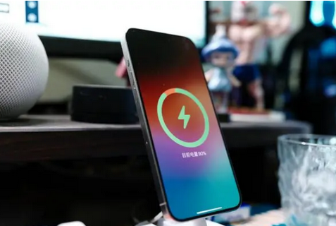 晋城苹果15换屏服务分享用什么充电器给iPhone15充电更好 